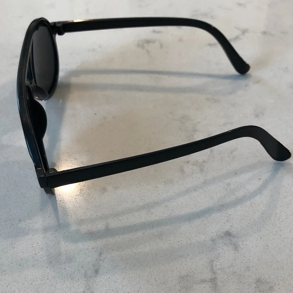 Classic Black Aviator Sunglasses